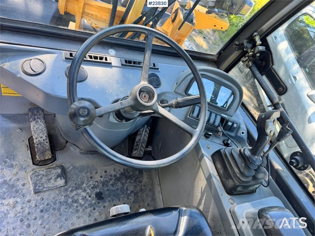 Volvo L25B Wheel Loader with Bucket and Pallet Forks Iekrāvēji uz riteņiem