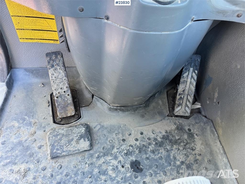 Volvo L25B Wheel Loader with Bucket and Pallet Forks Iekrāvēji uz riteņiem