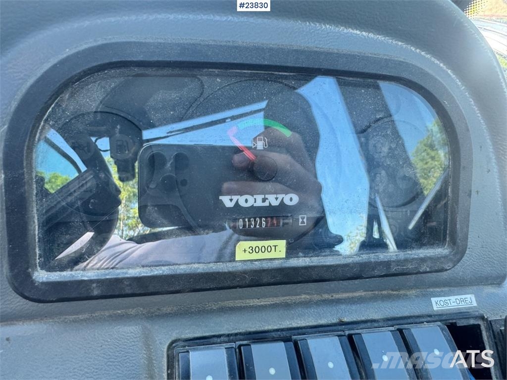 Volvo L25B Wheel Loader with Bucket and Pallet Forks Iekrāvēji uz riteņiem