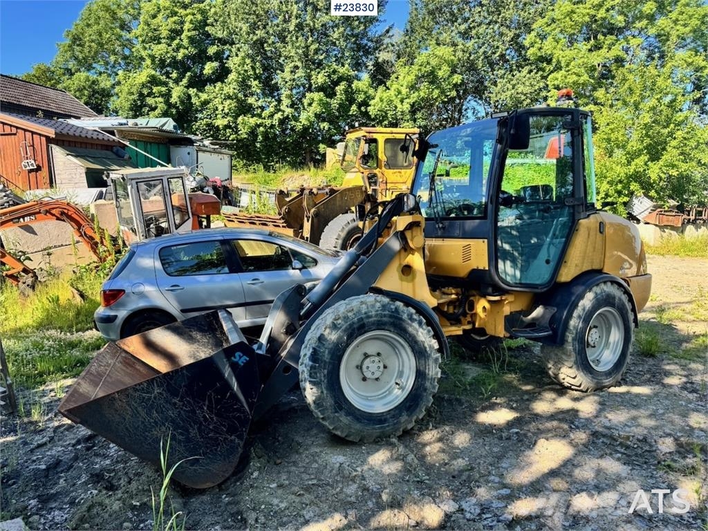 Volvo L25B Wheel Loader with Bucket and Pallet Forks Iekrāvēji uz riteņiem