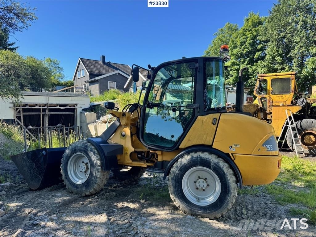 Volvo L25B Wheel Loader with Bucket and Pallet Forks Iekrāvēji uz riteņiem