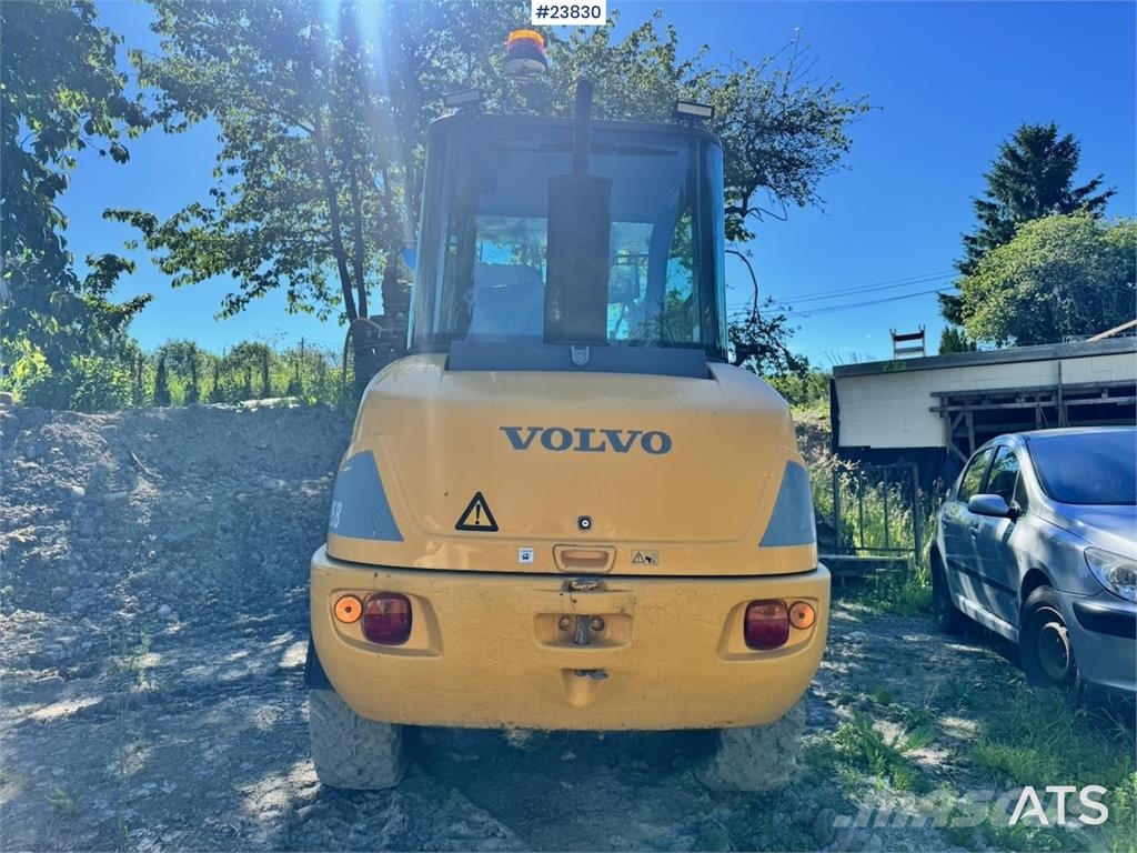 Volvo L25B Wheel Loader with Bucket and Pallet Forks Iekrāvēji uz riteņiem