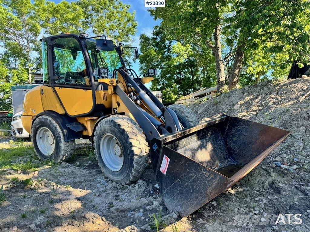 Volvo L25B Wheel Loader with Bucket and Pallet Forks Iekrāvēji uz riteņiem