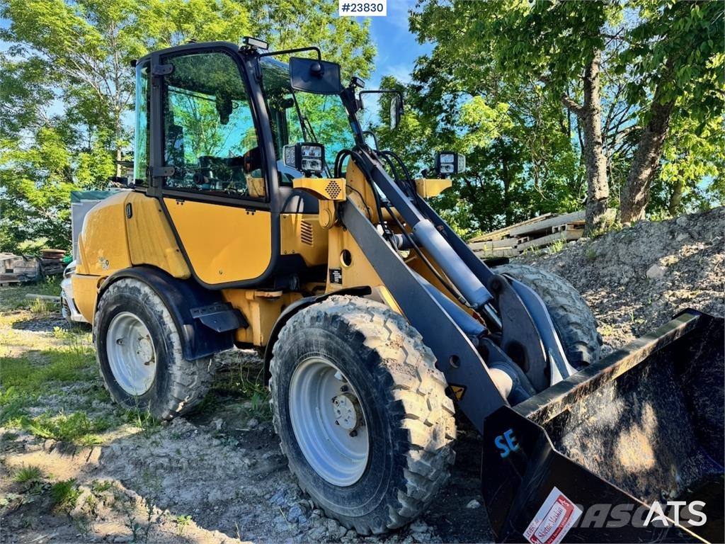 Volvo L25B Wheel Loader with Bucket and Pallet Forks Iekrāvēji uz riteņiem