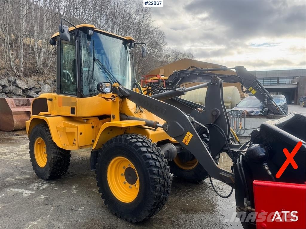 Volvo L30G Wheel Loader w/Bucket – 1410 hours! WATCH VID
