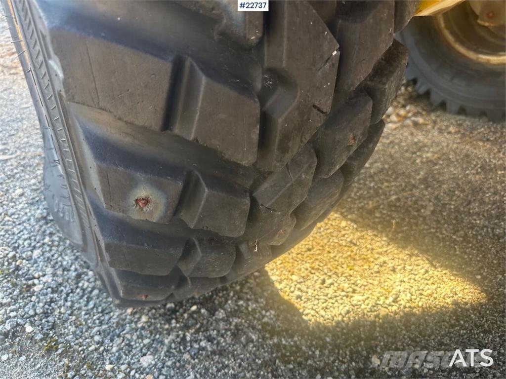 Volvo L35B wheel loader w/ bucket, pallet forks and new 輪胎式裝載機