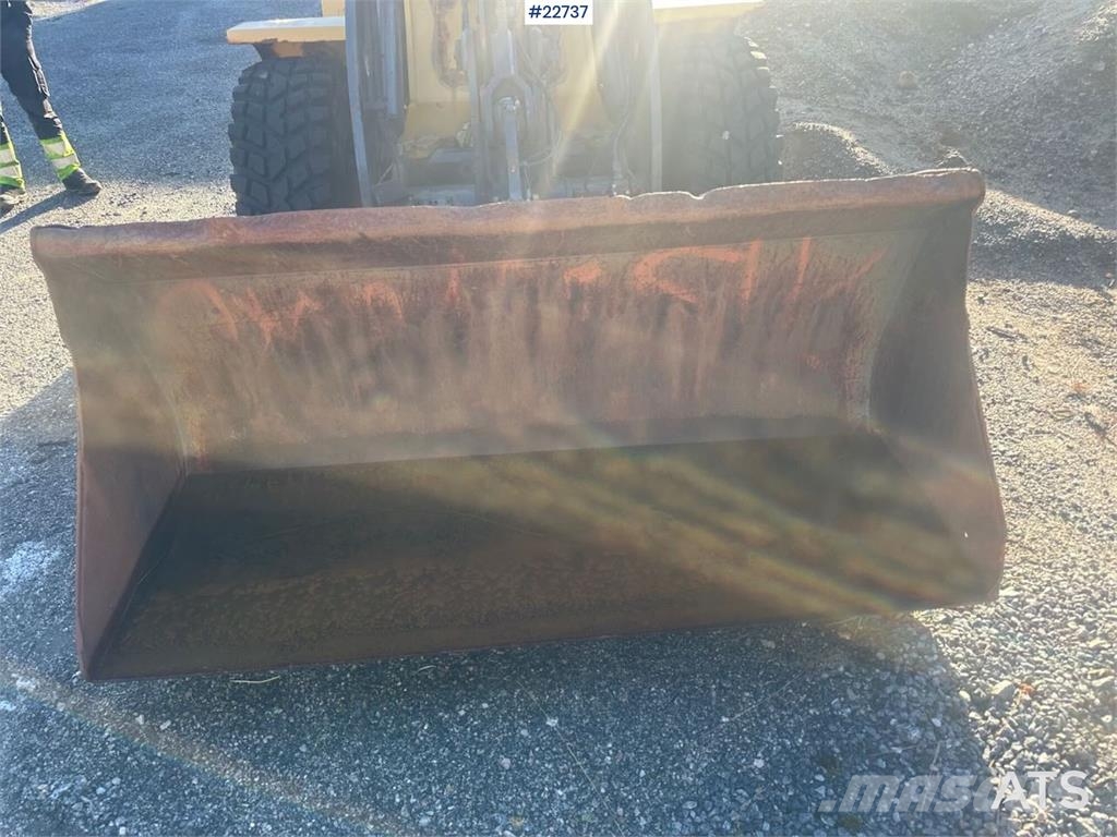 Volvo L35B wheel loader w/ bucket, pallet forks and new 輪胎式裝載機
