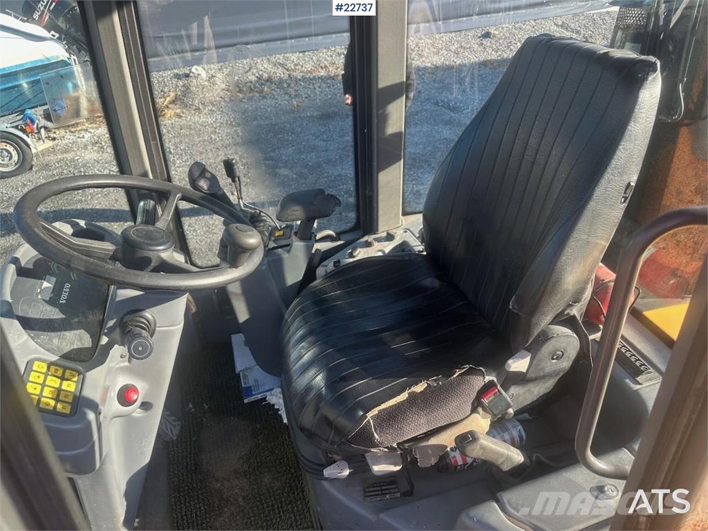 Volvo L35B wheel loader w/ bucket, pallet forks and new 輪胎式裝載機