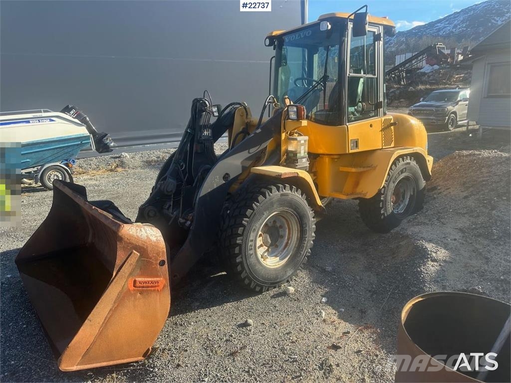 Volvo L35B wheel loader w/ bucket, pallet forks and new 輪胎式裝載機