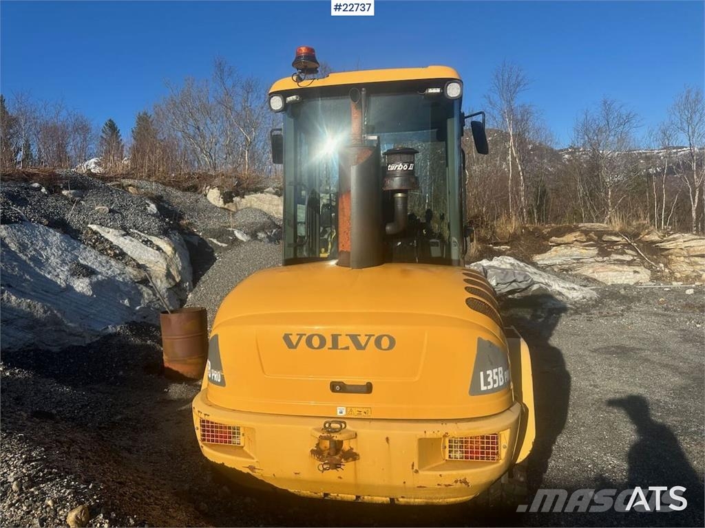 Volvo L35B wheel loader w/ bucket, pallet forks and new 輪胎式裝載機