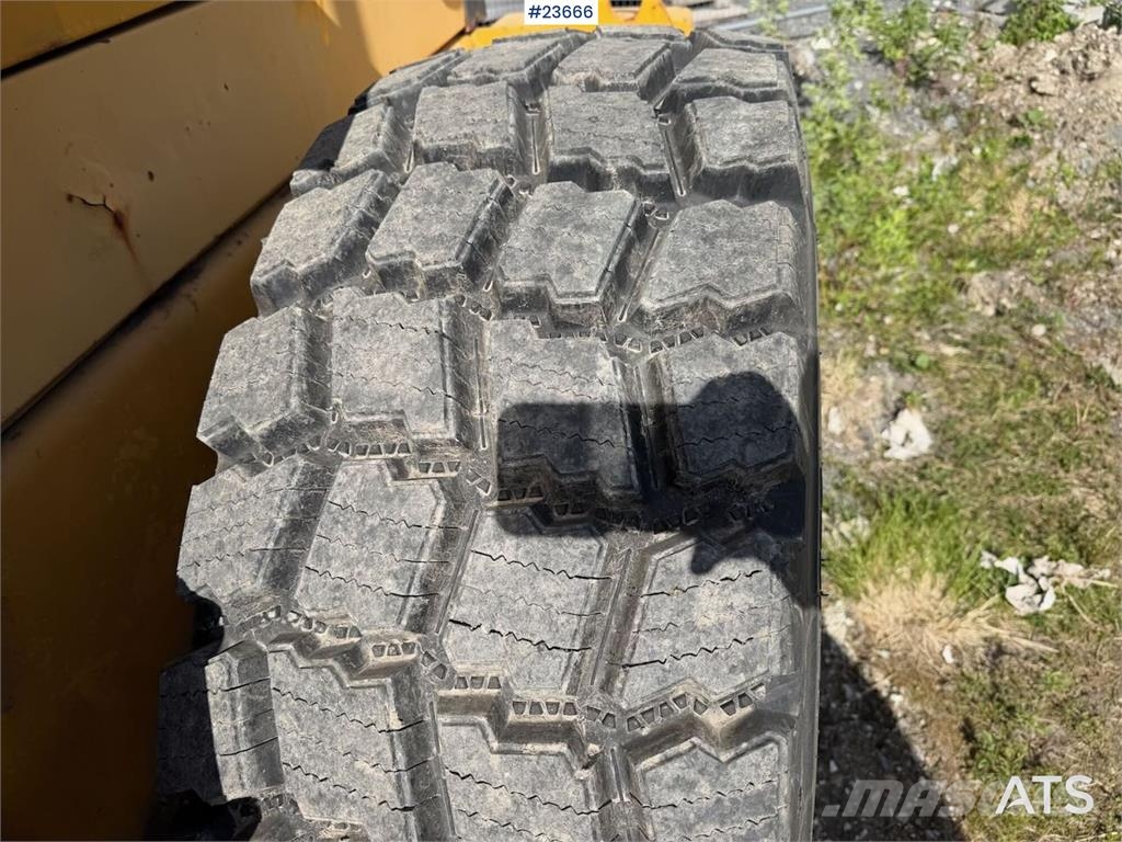 Volvo L50C wheel loader with bucket, good tires and over Iekrāvēji uz riteņiem