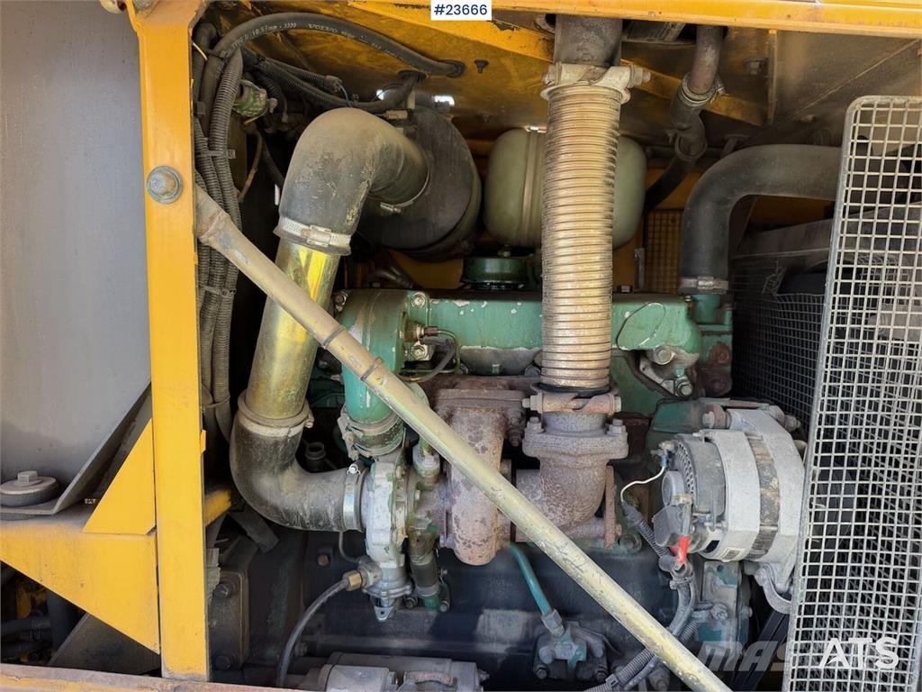 Volvo L50C wheel loader with bucket, good tires and over Iekrāvēji uz riteņiem