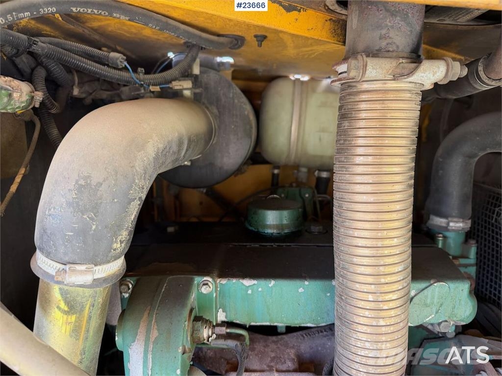 Volvo L50C wheel loader with bucket, good tires and over Iekrāvēji uz riteņiem