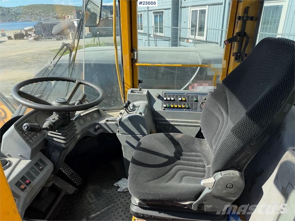 Volvo L50C wheel loader with bucket, good tires and over Iekrāvēji uz riteņiem