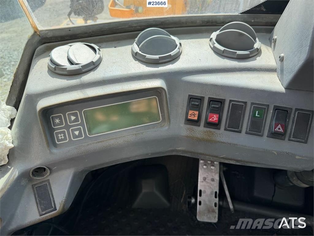 Volvo L50C wheel loader with bucket, good tires and over Iekrāvēji uz riteņiem