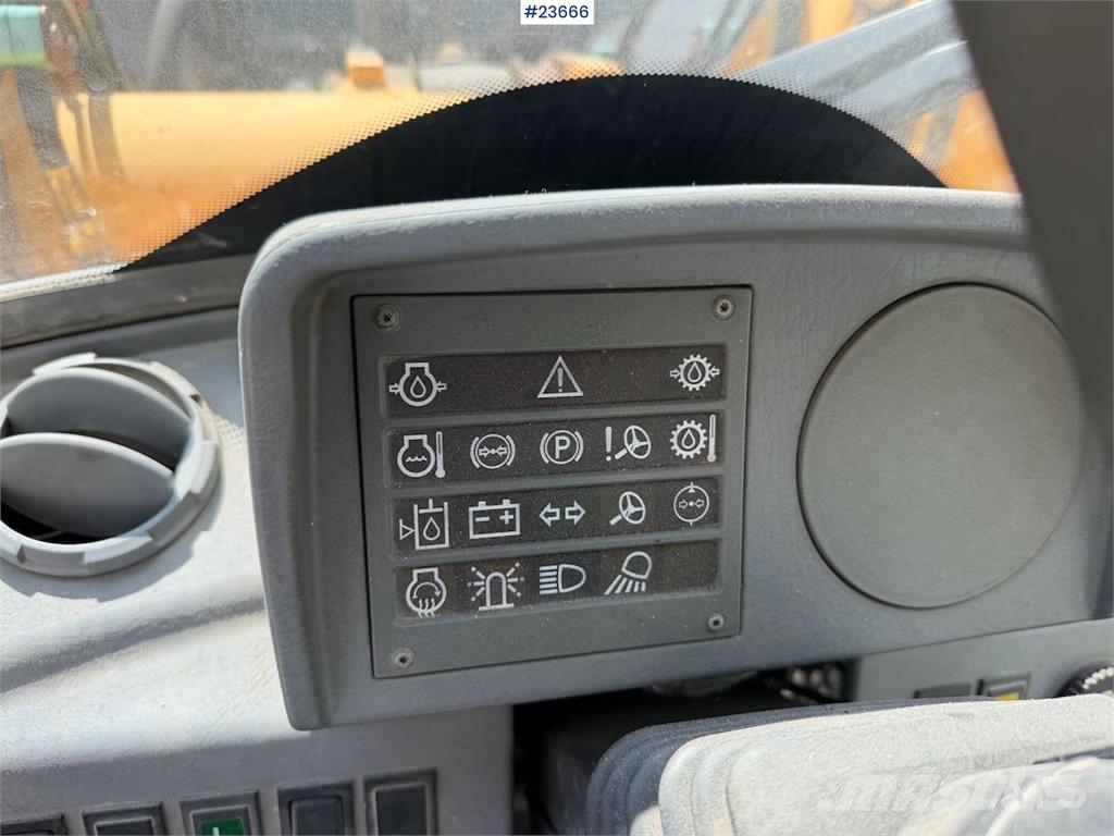 Volvo L50C wheel loader with bucket, good tires and over Iekrāvēji uz riteņiem