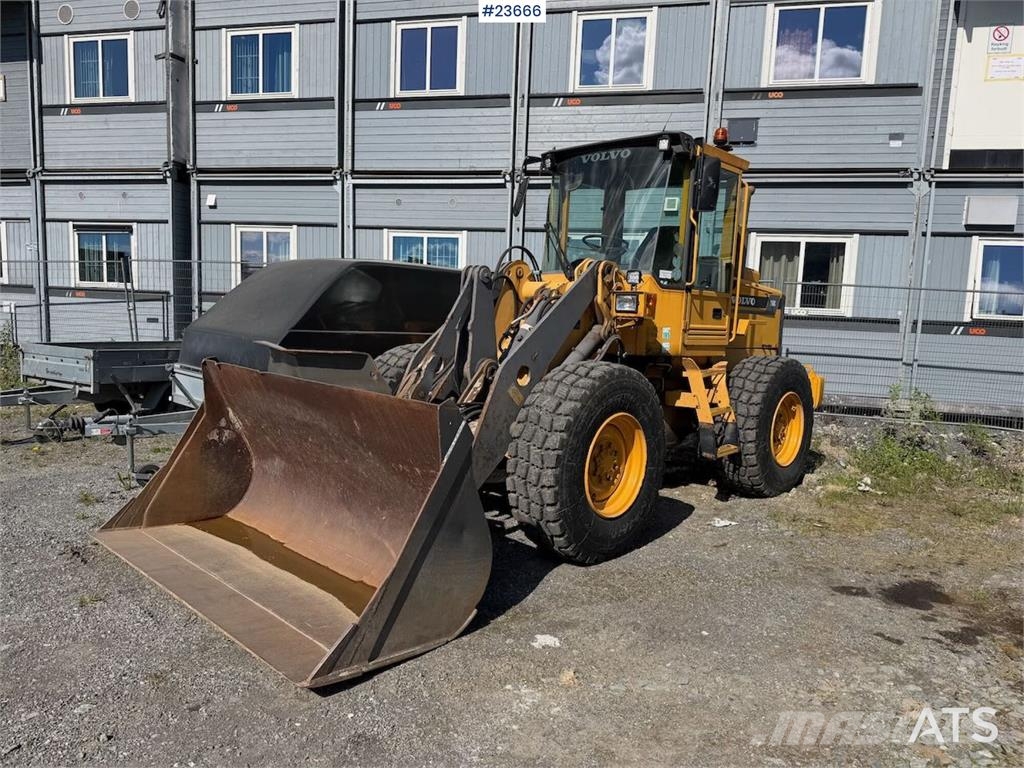 Volvo L50C wheel loader with bucket, good tires and over Iekrāvēji uz riteņiem
