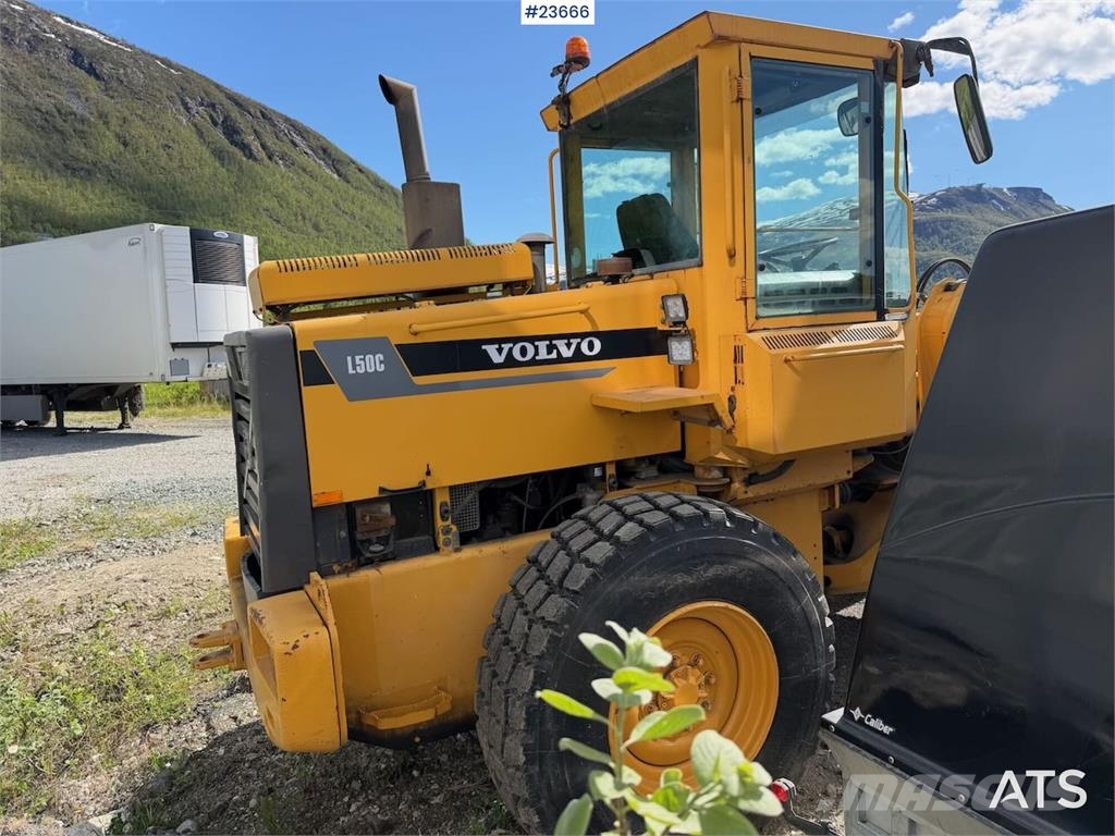 Volvo L50C wheel loader with bucket, good tires and over Iekrāvēji uz riteņiem