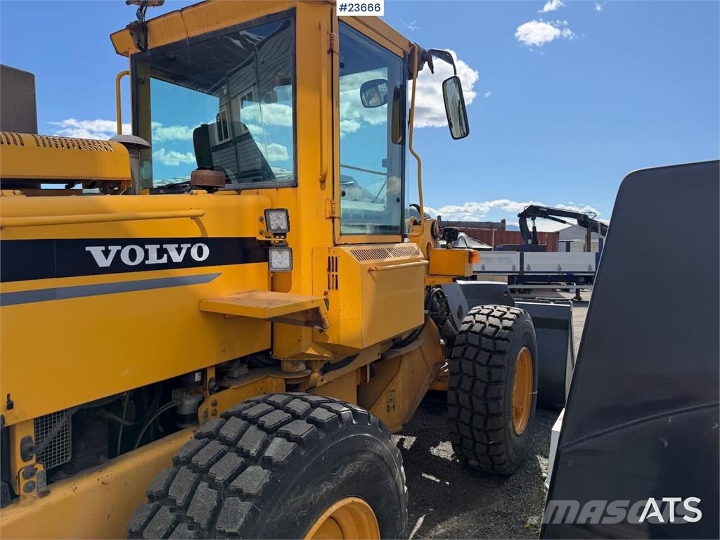 Volvo L50C wheel loader with bucket, good tires and over Iekrāvēji uz riteņiem