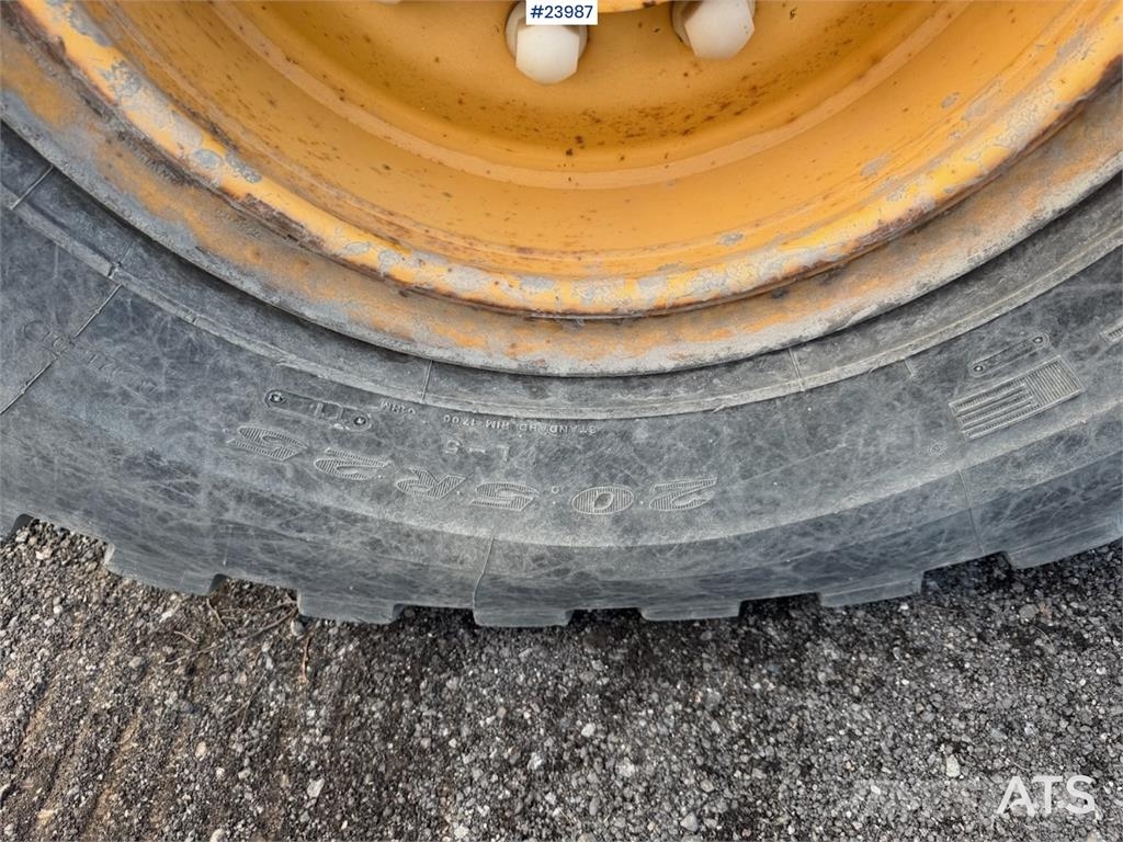 Volvo L70C Wheel Loader with 2 Buckets Iekrāvēji uz riteņiem