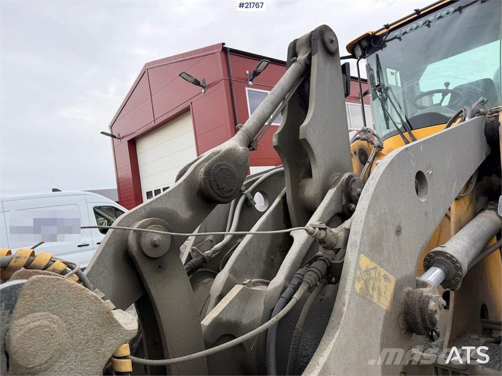 Volvo L90F wheel loader w/ Volvo gravel bucket. WATCH VI Φορτωτές με λάστιχα (Τροχοφόροι)