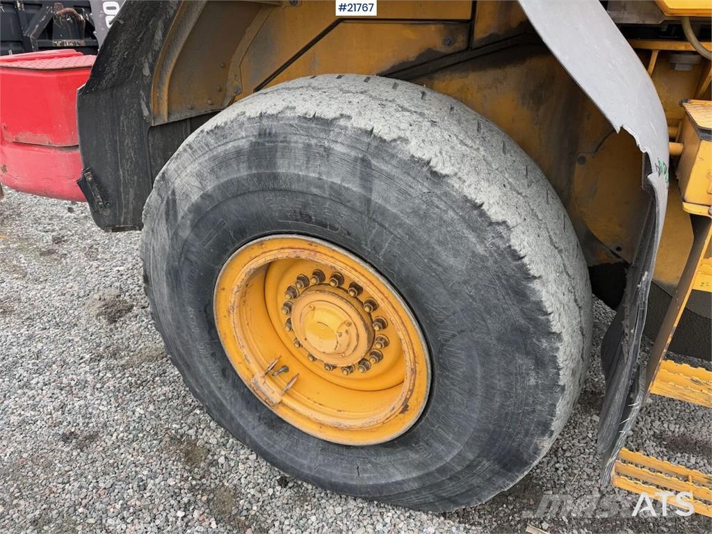 Volvo L90F wheel loader w/ Volvo gravel bucket. WATCH VI Φορτωτές με λάστιχα (Τροχοφόροι)