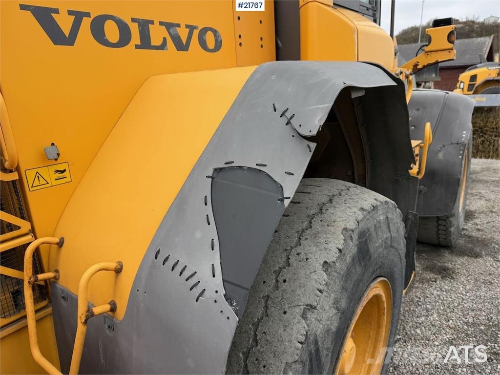 Volvo L90F wheel loader w/ Volvo gravel bucket. WATCH VI Φορτωτές με λάστιχα (Τροχοφόροι)