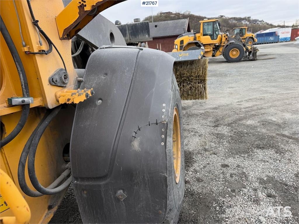 Volvo L90F wheel loader w/ Volvo gravel bucket. WATCH VI Φορτωτές με λάστιχα (Τροχοφόροι)
