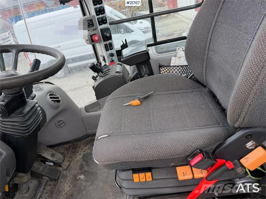 Volvo L90F wheel loader w/ Volvo gravel bucket. WATCH VI Φορτωτές με λάστιχα (Τροχοφόροι)
