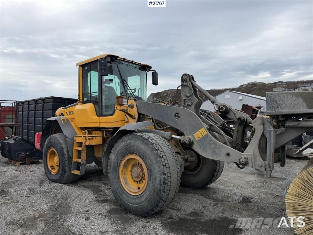 Volvo L90F wheel loader w/ Volvo gravel bucket. WATCH VI Φορτωτές με λάστιχα (Τροχοφόροι)