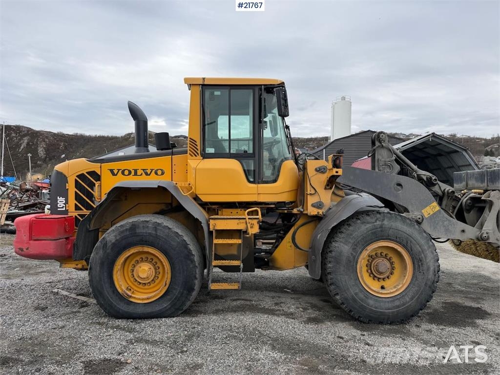 Volvo L90F wheel loader w/ Volvo gravel bucket. WATCH VI Φορτωτές με λάστιχα (Τροχοφόροι)