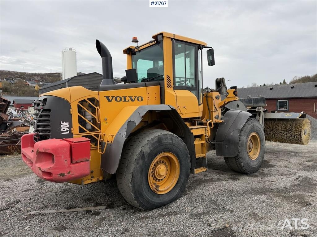 Volvo L90F wheel loader w/ Volvo gravel bucket. WATCH VI Φορτωτές με λάστιχα (Τροχοφόροι)
