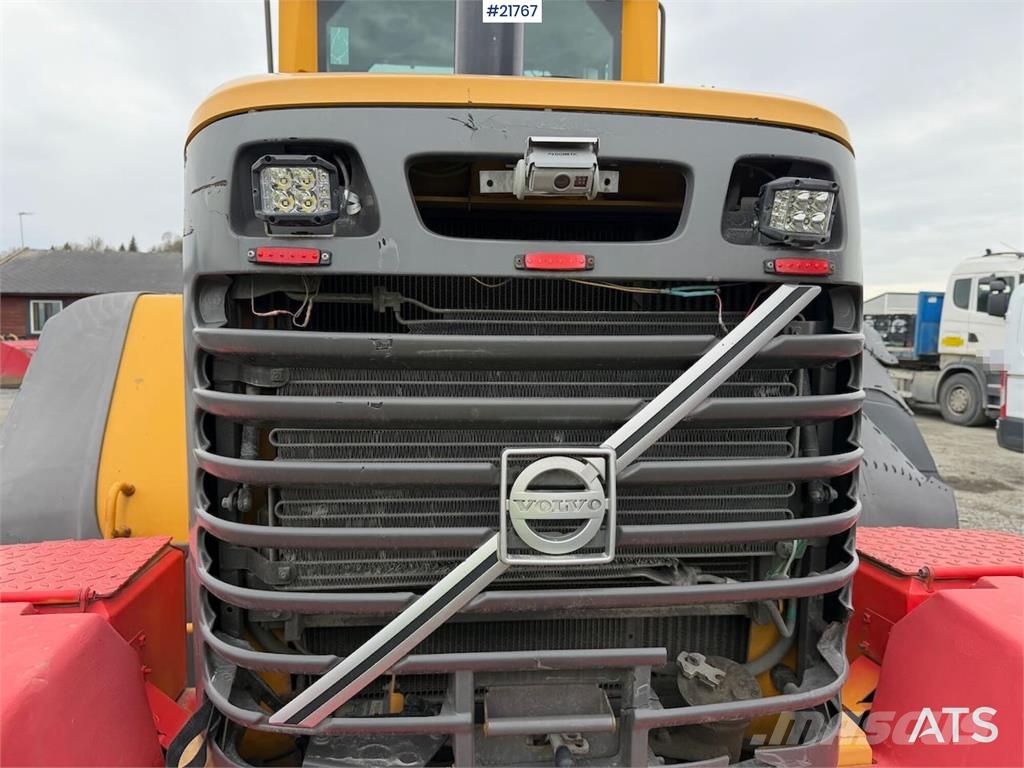 Volvo L90F wheel loader w/ Volvo gravel bucket. WATCH VI Φορτωτές με λάστιχα (Τροχοφόροι)