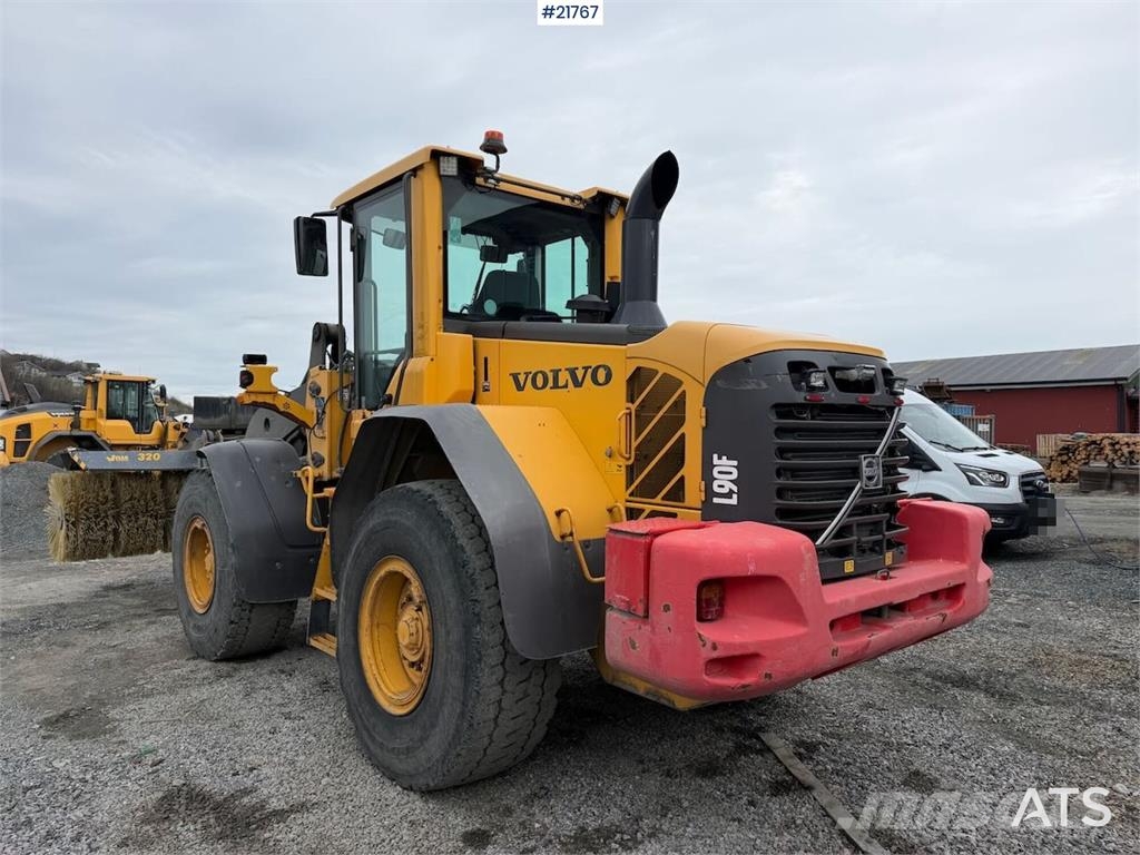 Volvo L90F wheel loader w/ Volvo gravel bucket. WATCH VI Φορτωτές με λάστιχα (Τροχοφόροι)