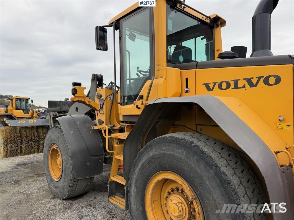Volvo L90F wheel loader w/ Volvo gravel bucket. WATCH VI Φορτωτές με λάστιχα (Τροχοφόροι)