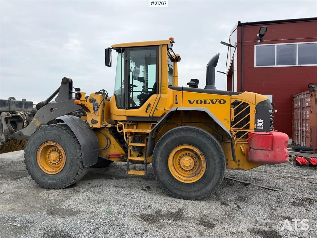 Volvo L90F wheel loader w/ Volvo gravel bucket. WATCH VI Φορτωτές με λάστιχα (Τροχοφόροι)