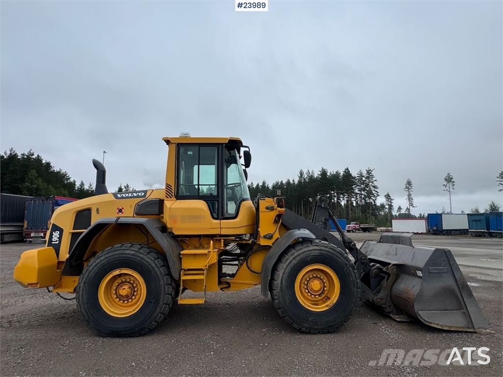 Volvo L90G Wheel Loader – Low Hours – Bucket and Pallet  Iekrāvēji uz riteņiem