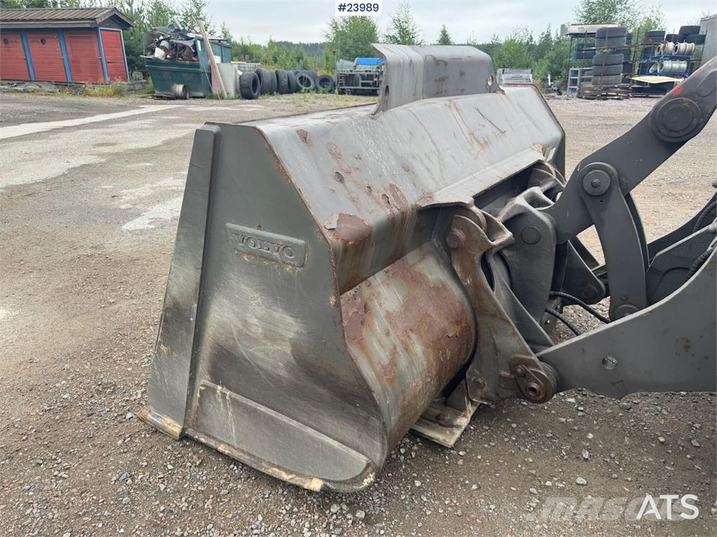 Volvo L90G Wheel Loader – Low Hours – Bucket and Pallet  Iekrāvēji uz riteņiem