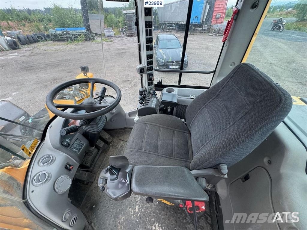 Volvo L90G Wheel Loader – Low Hours – Bucket and Pallet  Iekrāvēji uz riteņiem