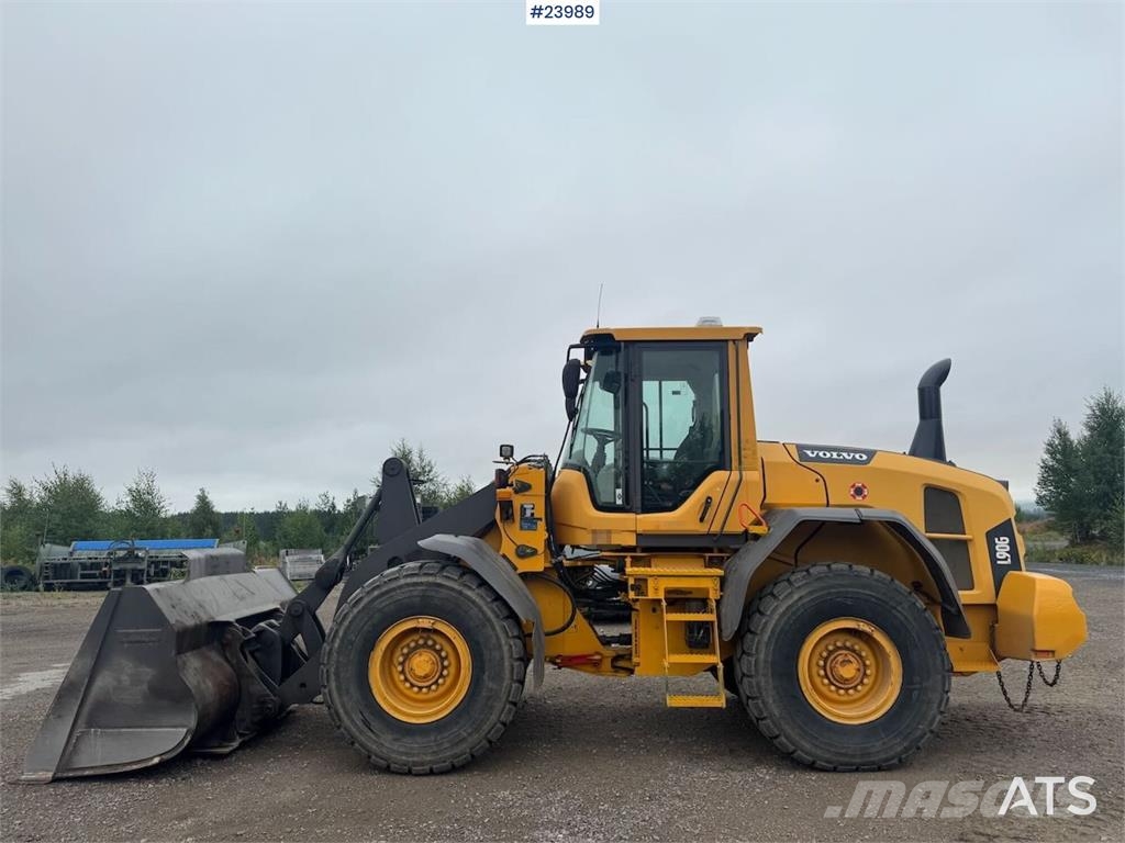 Volvo L90G Wheel Loader – Low Hours – Bucket and Pallet  Iekrāvēji uz riteņiem
