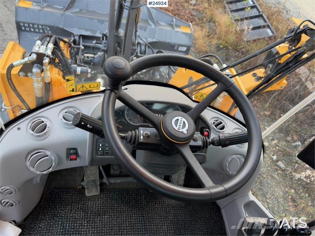 Volvo L90H Wheel loader – 239 hours! لوادر بعجل