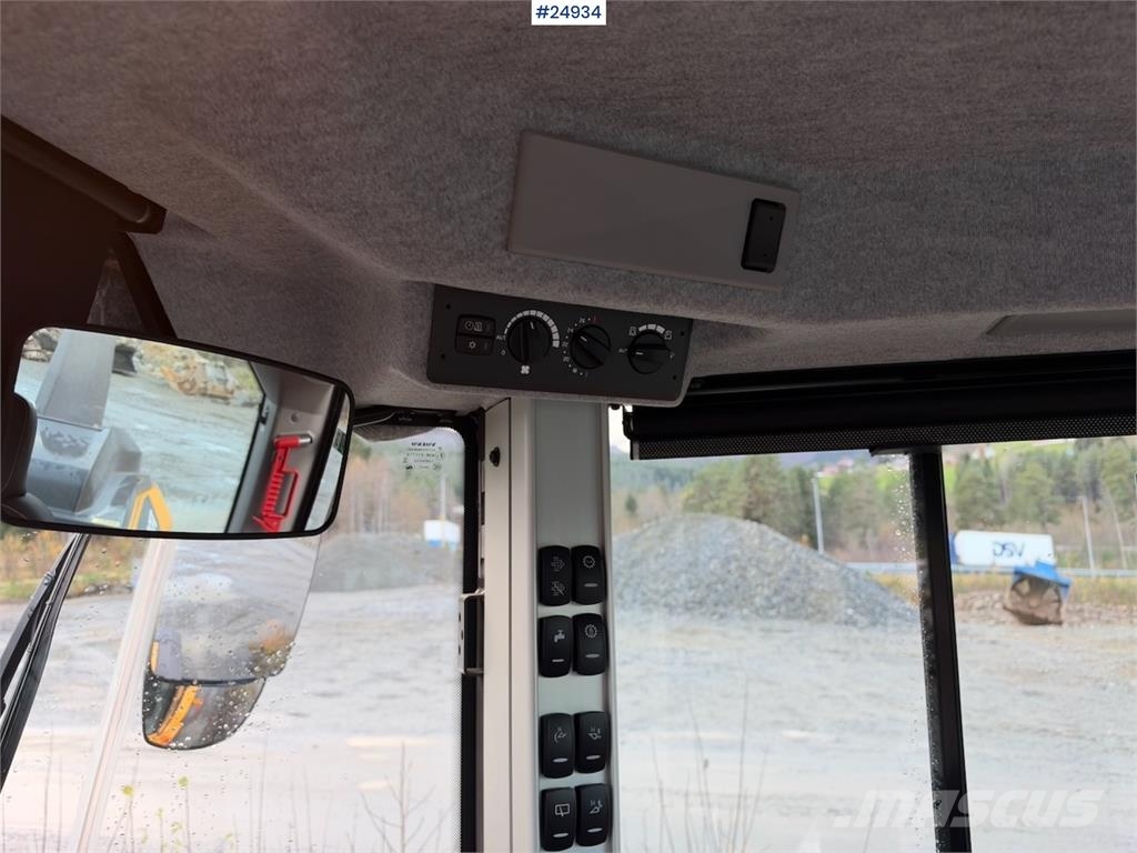 Volvo L90H Wheel loader – 239 hours! لوادر بعجل