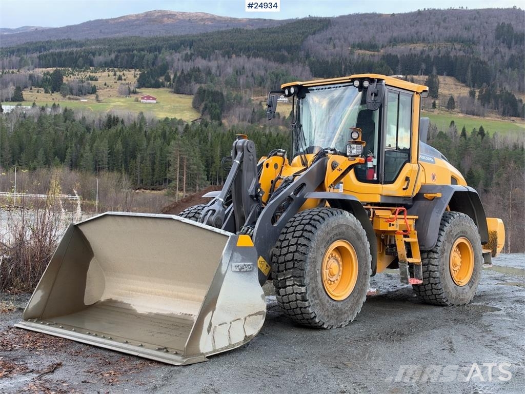 Volvo L90H Wheel loader – 239 hours! لوادر بعجل