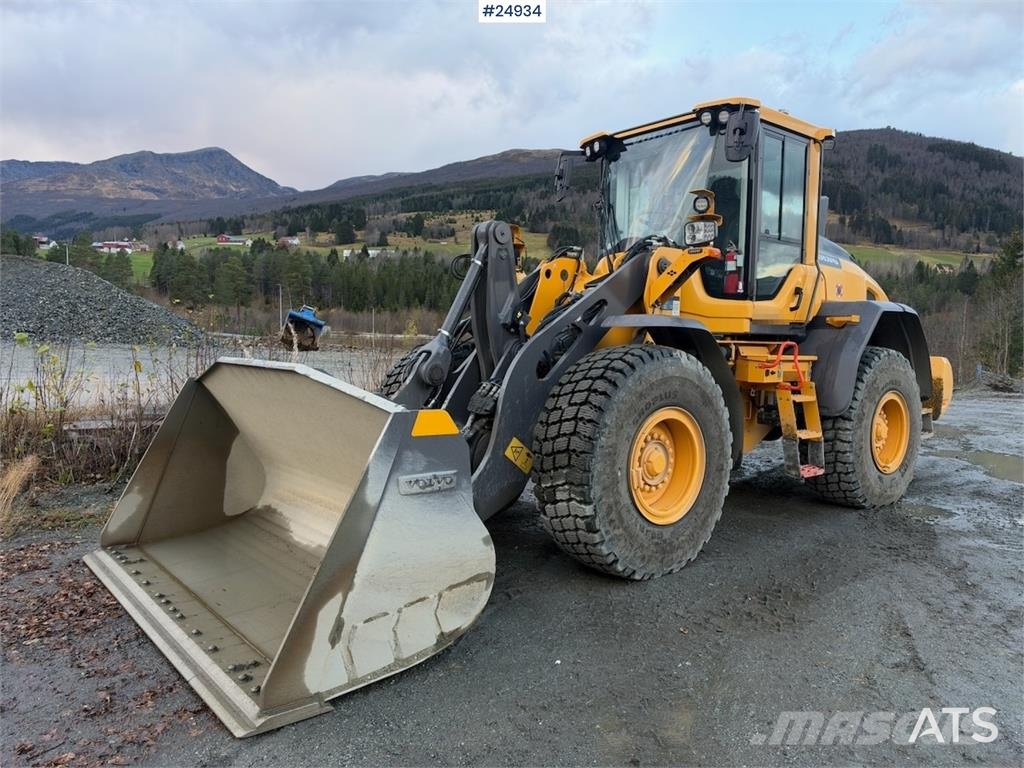 Volvo L90H Wheel loader – 239 hours! لوادر بعجل