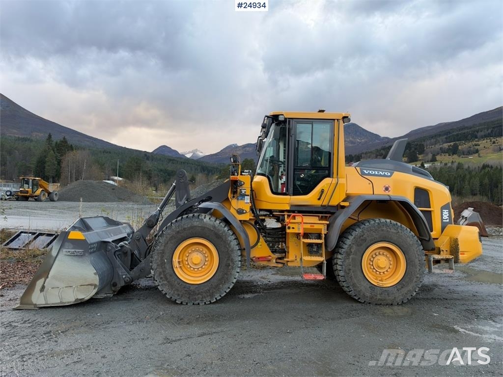 Volvo L90H Wheel loader – 239 hours! لوادر بعجل