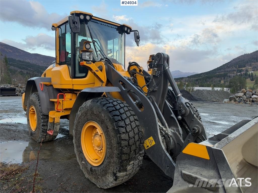 Volvo L90H Wheel loader – 239 hours! لوادر بعجل