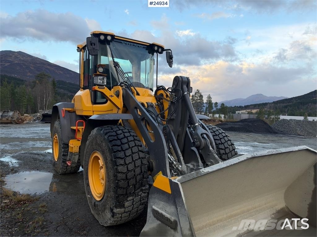 Volvo L90H Wheel loader – 239 hours! لوادر بعجل