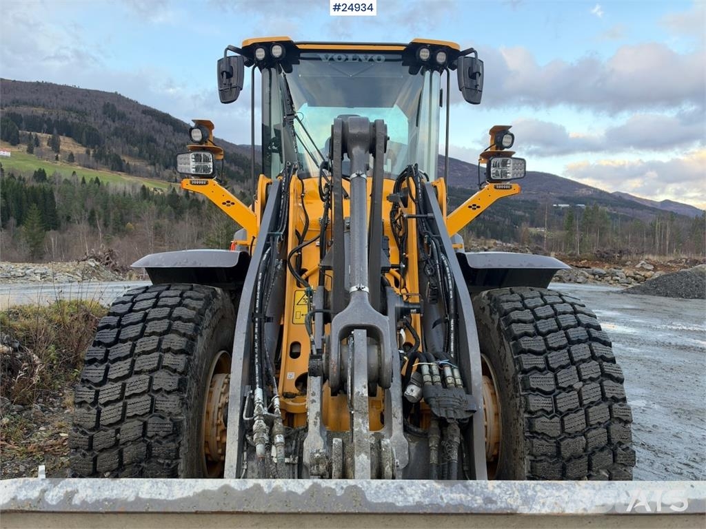 Volvo L90H Wheel loader – 239 hours! لوادر بعجل