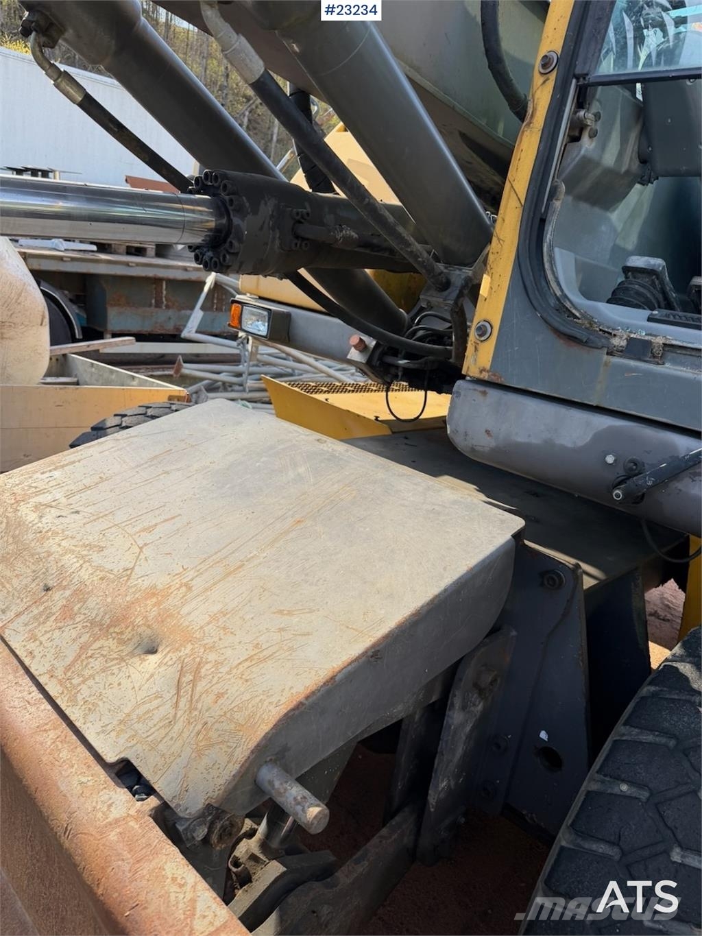 Volvo WE140B wheeled excavator with digging bucket Hjulgravere