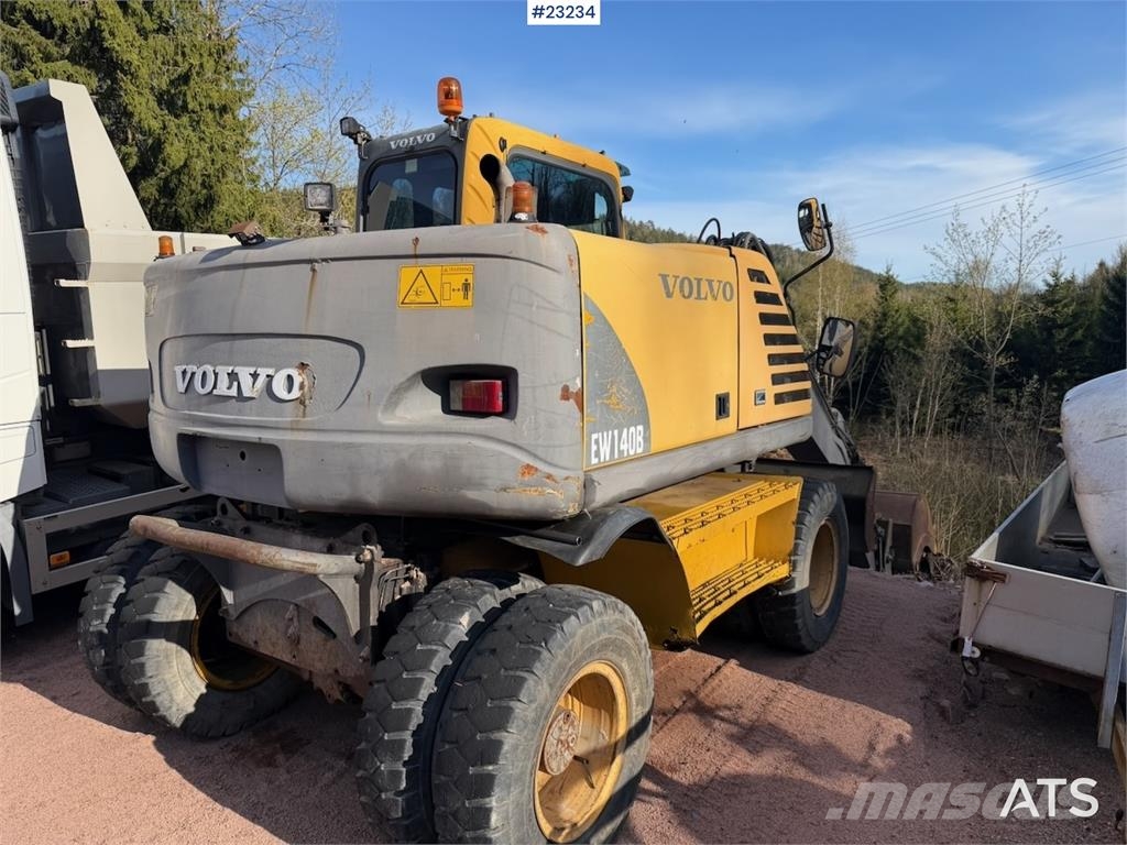 Volvo WE140B wheeled excavator with digging bucket Hjulgravere